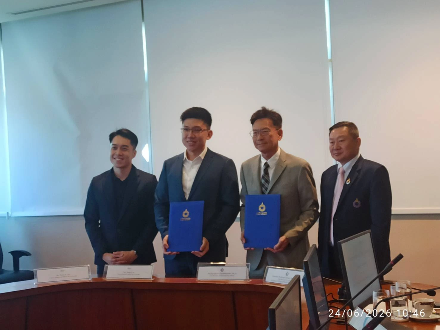 ผู้บริหารมหาวิทยาลัยรังสิตและผู้แทน CFCI ในพิธีลงนามความร่วมมือ