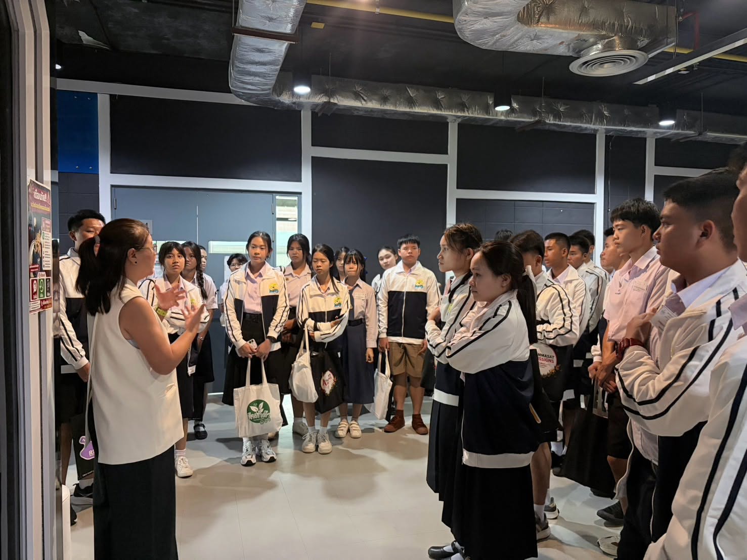 บรรยากาศคณะนักเรียนทุน ม.ท.ศ. เยี่ยมชมวิทยาลัย ภาพที่ 3